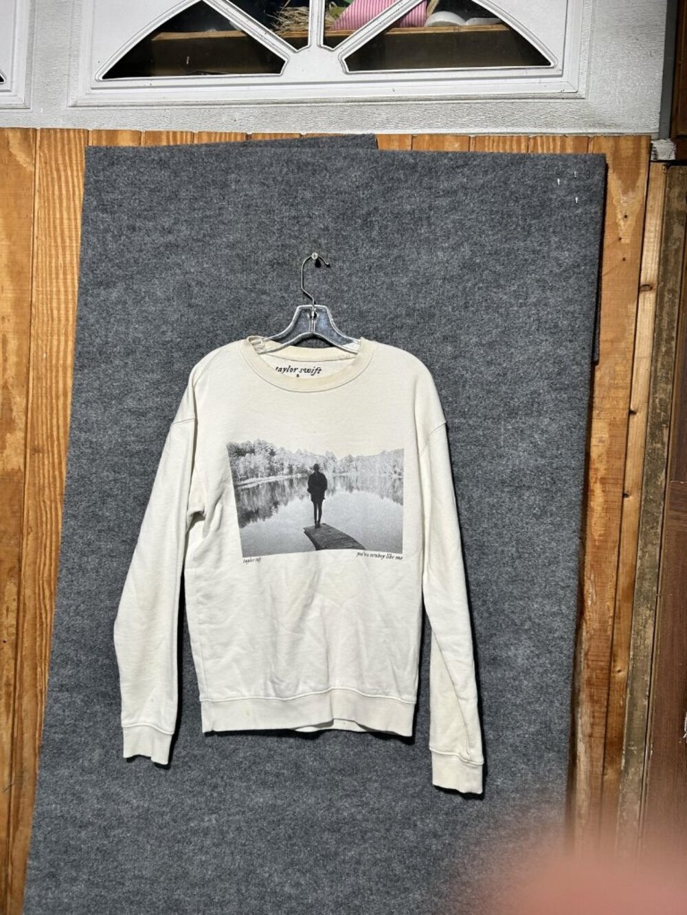 Taylor Swift Sweatshirt Womens Small White Graphic Fleece Crewneck Pullover